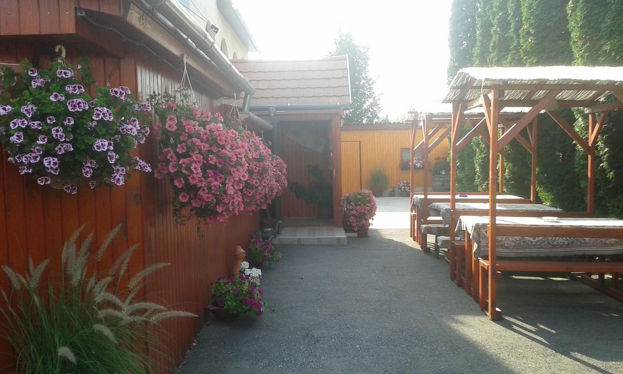 Bed and Breakfast Kisdiofa Panzio Es Vendeglo Vajdácska Zewnętrze zdjęcie